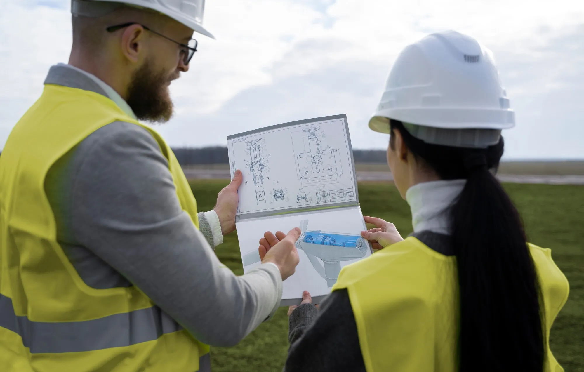 imageye___-_imgi_10_engineers-discussing-plan-high-angle_23-2149352224